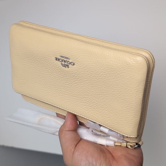 Coach C5610 Double Zip Leather Wallet Silver/Vanilla (Firm Price)